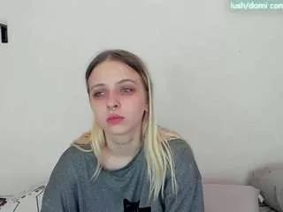 alice-halle on CamSoda 