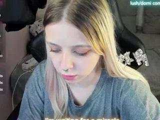 alice-halle on CamSoda 