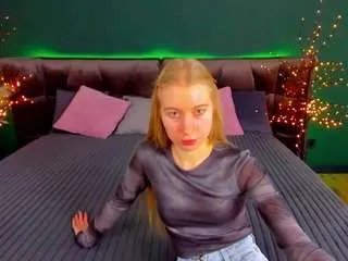 Freechat alinablond on CamSoda