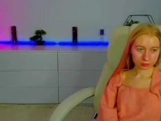 Freechat alinablond on CamSoda