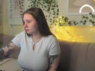 alli-aster on CamSoda 