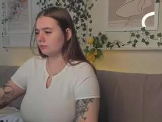alli-aster on CamSoda 