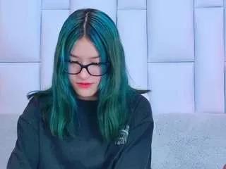 alliciakim18 on CamSoda 