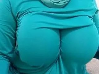 Offline amalarabic on CamSoda