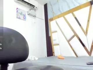 amber-dior on CamSoda 