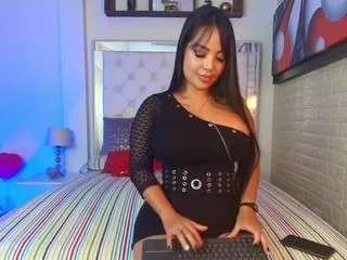 anielli69hot on CamSoda 