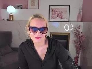 annaqueenmuse on CamSoda 