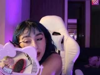 annie-snow on CamSoda 