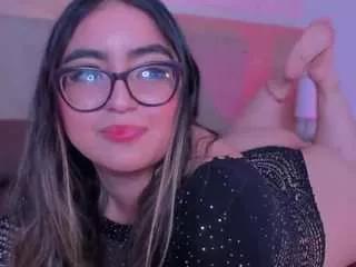 apriilfox on CamSoda 