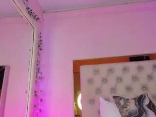 arianna-suarezz on CamSoda 