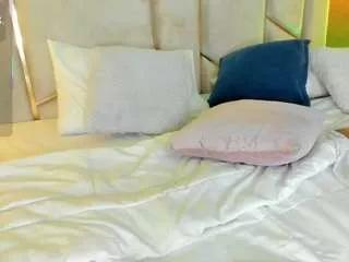 arianna-suarezz on CamSoda 
