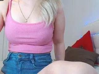 arilenab on CamSoda 