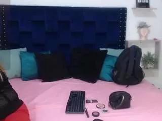 artemiza-love on CamSoda 