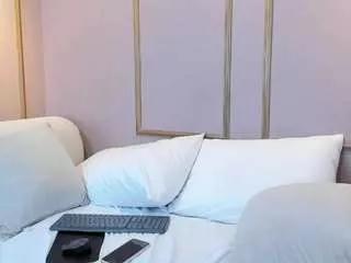 ashleyy-23 on CamSoda 