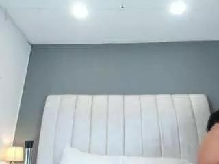 ashleyy-23 on CamSoda 