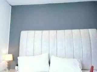 ashleyy-23 on CamSoda 