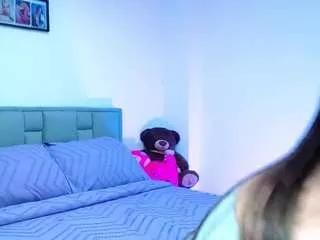 astrid-girl on CamSoda 