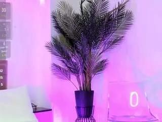 Freechat bbyanna on CamSoda