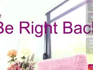 Freechat bella-posh on CamSoda