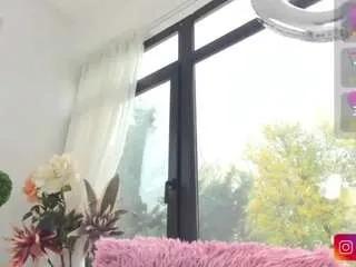 Freechat bella-posh on CamSoda