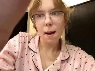 Freechat bellcromuel on CamSoda