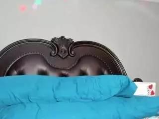 bigbootysarenalove on CamSoda 