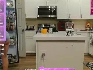 blondiewithanass on CamSoda 