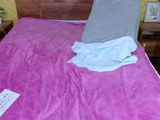 bootyliciousss on CamSoda 