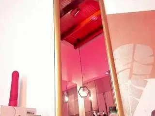 Freechat britannyclaire on CamSoda