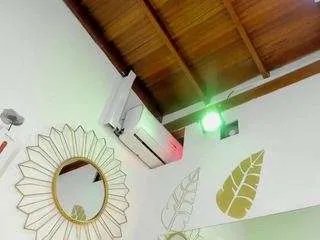 Freechat britannyclaire on CamSoda