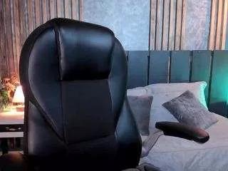 brunettee-1 on CamSoda 