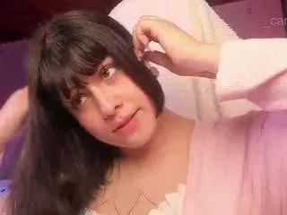 Freechat camiiowo on CamSoda