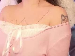 Freechat camiiowo on CamSoda