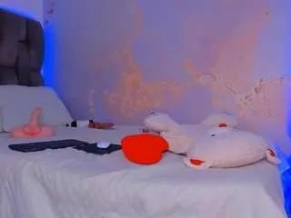 Freechat camila-white1 on CamSoda