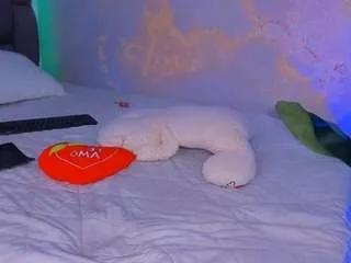 Freechat camila-white1 on CamSoda