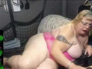castrated-julie on CamSoda 