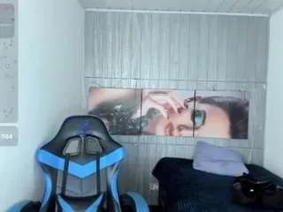 Freechat charis-bellota on CamSoda