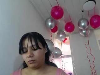 Freechat charis-bellota on CamSoda