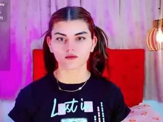 chloe-hot-xxx on CamSoda 