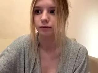 Freechat chloe-show on CamSoda