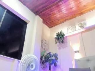 chloee-rossee on CamSoda 