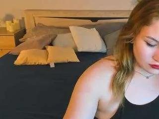 christine-wallker on CamSoda 