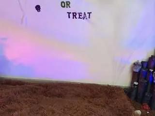 Freechat cloeleee on CamSoda