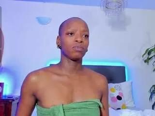 coco-kiiss on CamSoda 