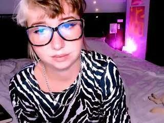 Offline cosmoriri on CamSoda