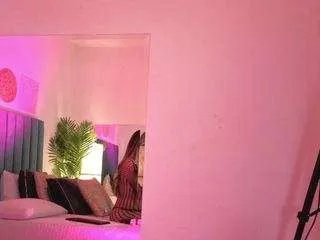 Freechat cristal-heart on CamSoda