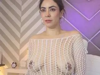 Freechat cristal-heart on CamSoda