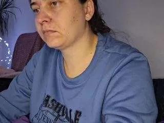 Freechat cyndeewinter on CamSoda