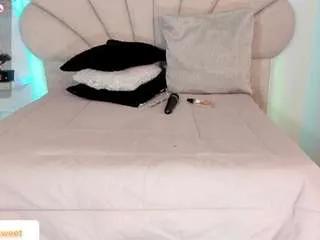 Freechat daniela-tovar on CamSoda