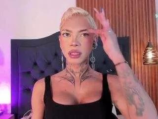 danna-dangerous on CamSoda 